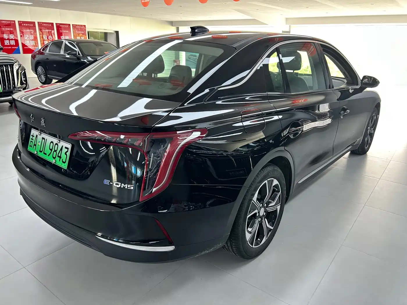 Hongqi E-QM5 2022 431km Charging Enjoyment Edition фото 5
