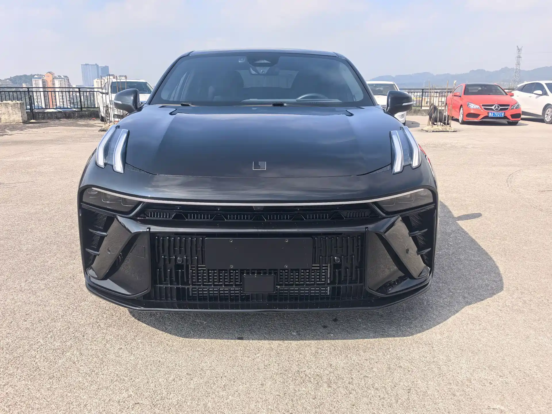 Фото 3 - Lynk & Co 03