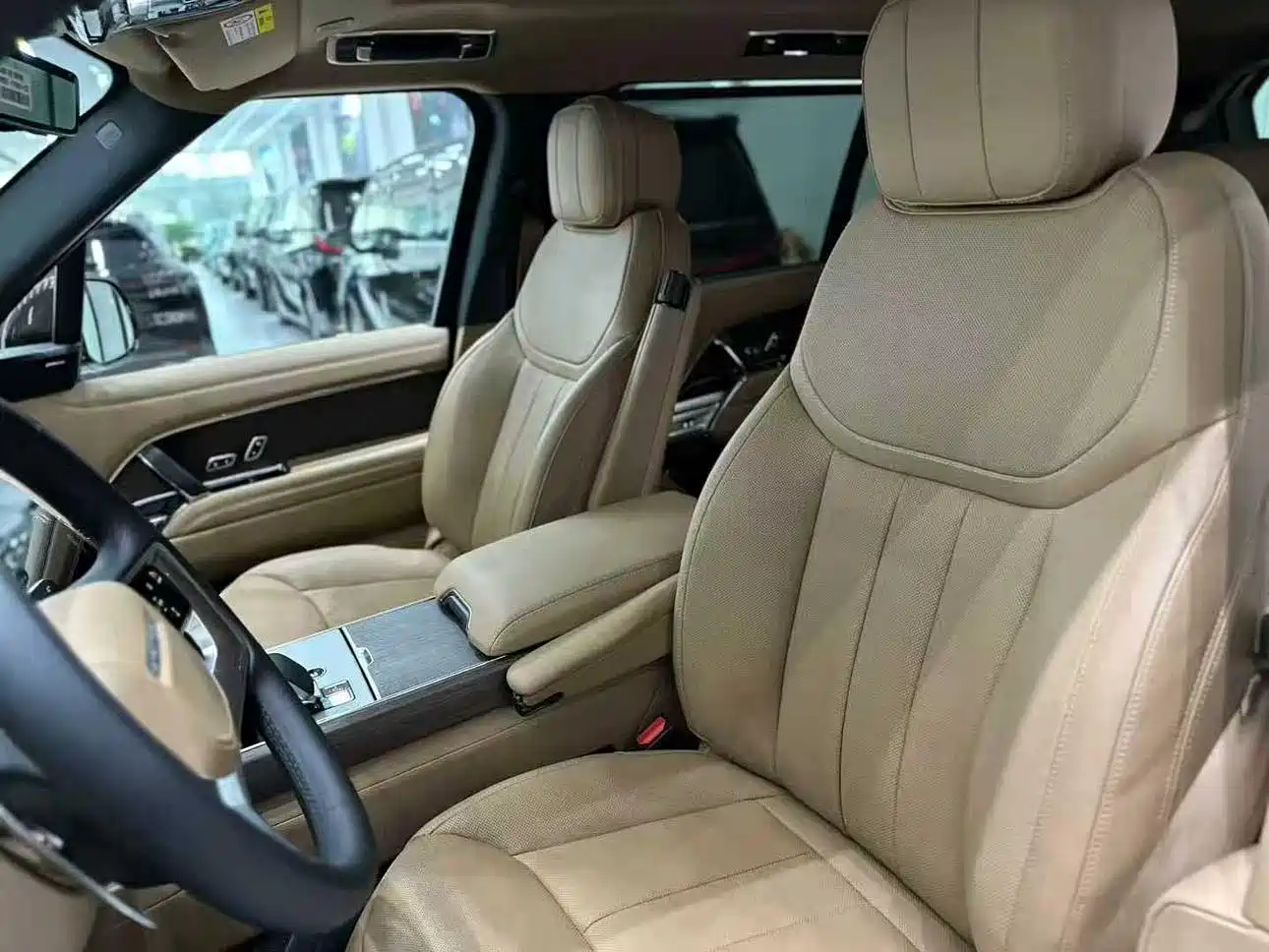 Land Rover Range Rover 2026 Model 3.0 L6 400PS SE Long Wheelbase Version фото 6