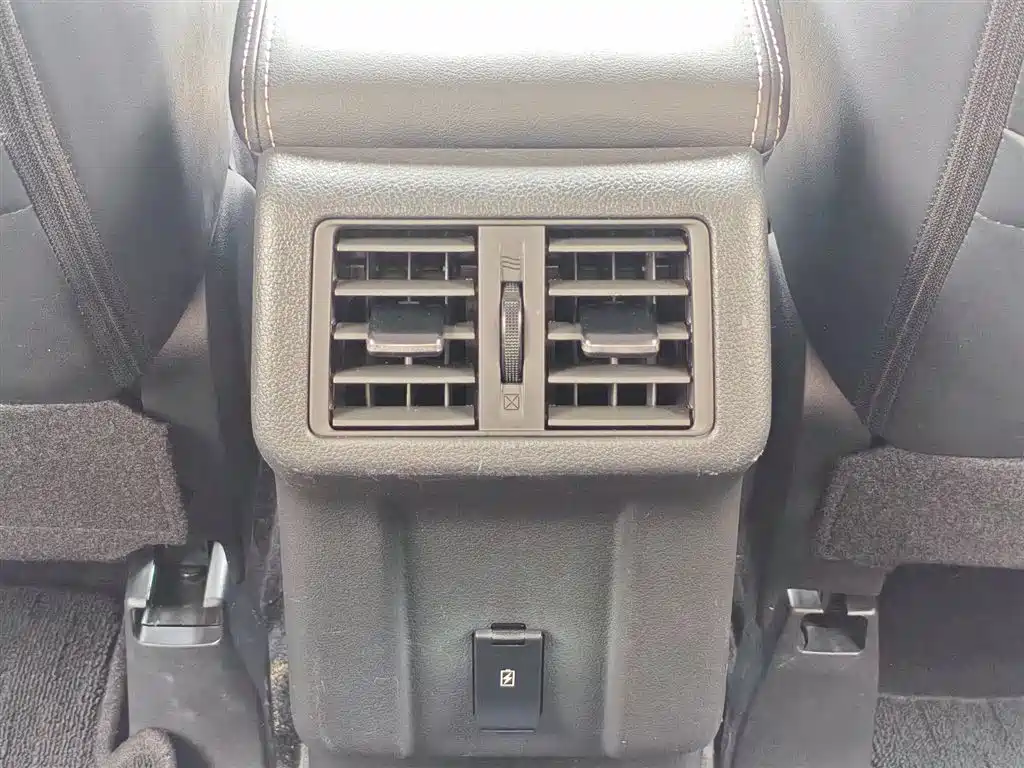 Mitsubishi Outlander 2022 2021 2.4L 4WD Deluxe Edition 7-Seater