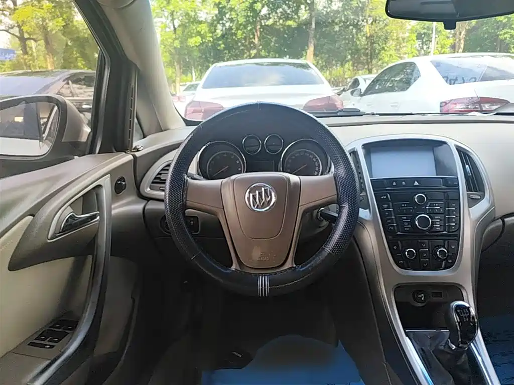 Buick Excelle 2013 Model GT 1.6L Manual Comfort фото 11