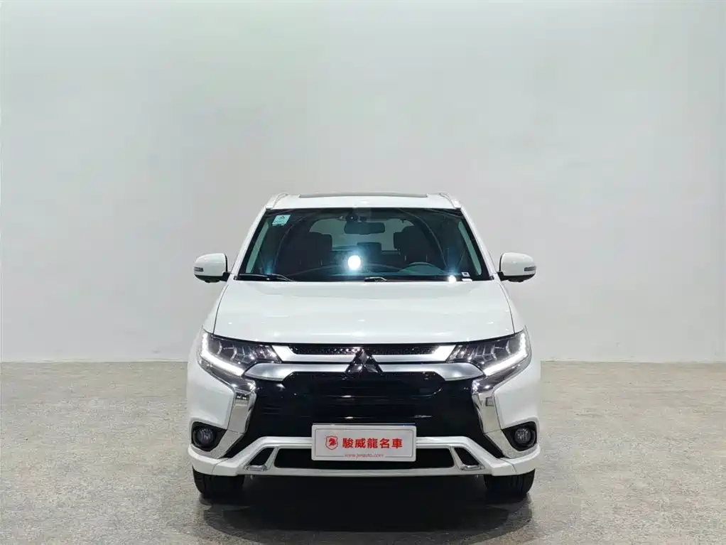 Mitsubishi Outlander 2022 2021 2.4L 4WD Deluxe Edition 7-Seater