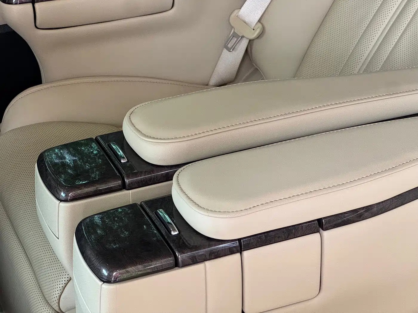 Toyota Vellfire 2020 Twin Engine 2.5L HV Premium Edition фото 17