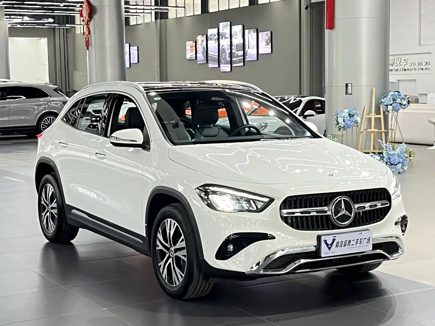 MERCEDES-BENZ GLA