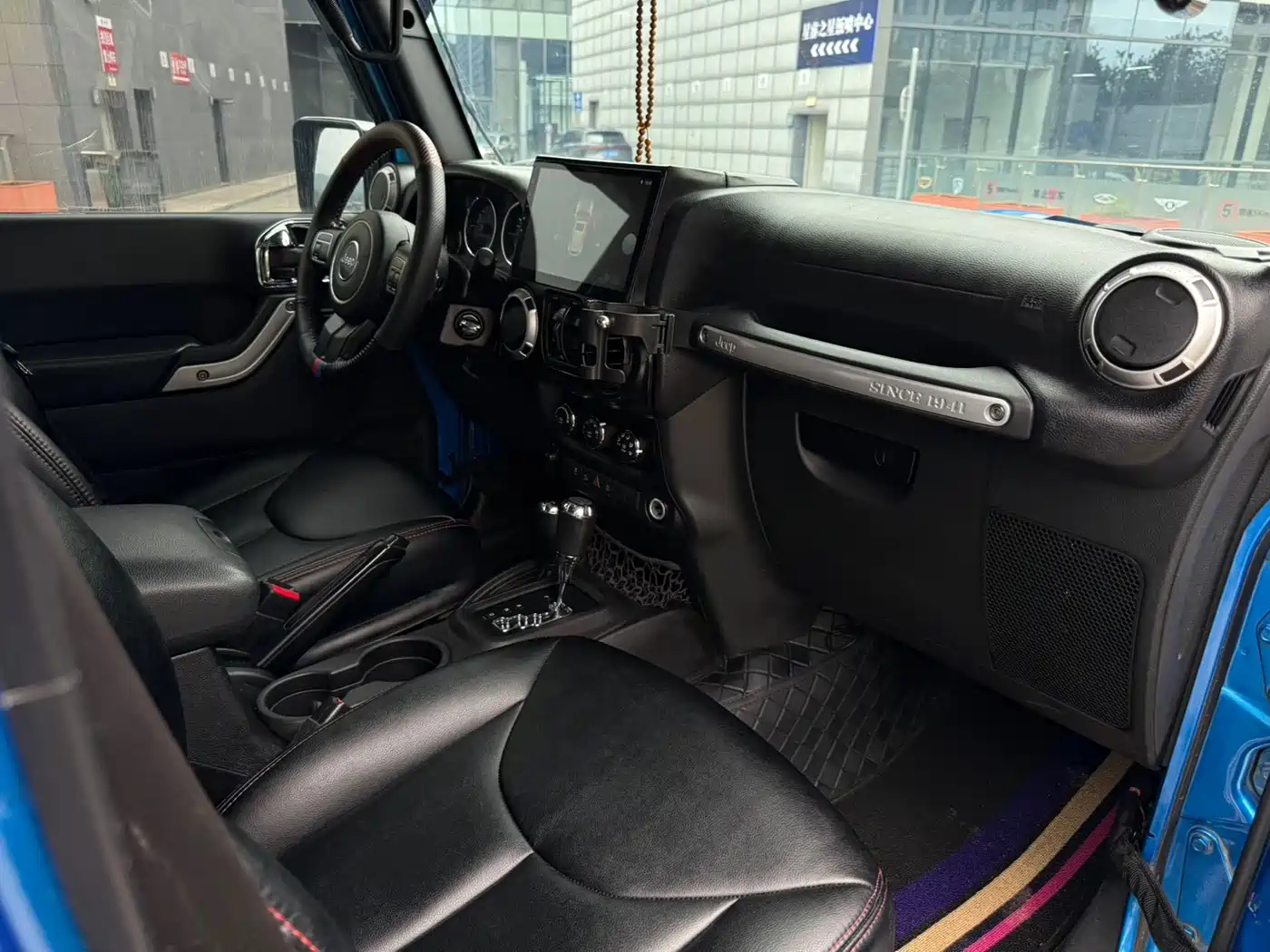 Photo 10 - Jeep Wrangler