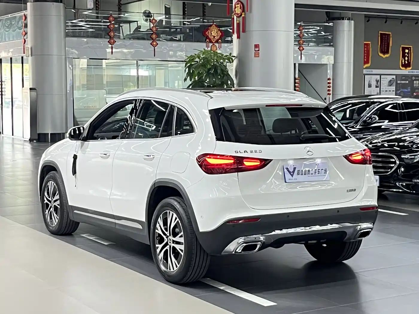 MERCEDES-BENZ GLA