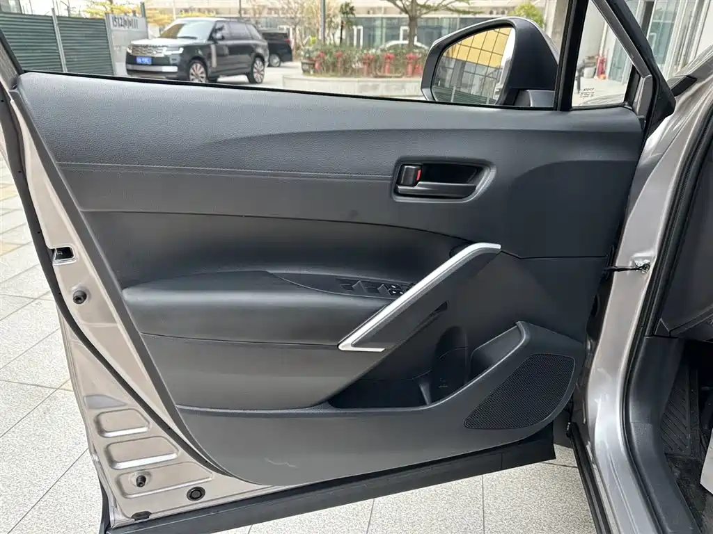 Toyota Corolla Cross 2024 2.0L Smart Hybrid Dual Engine Pioneer Edition фото 24