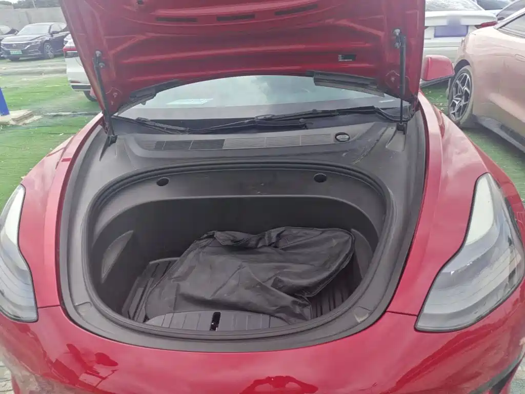 Фото 20 - Tesla Model 3