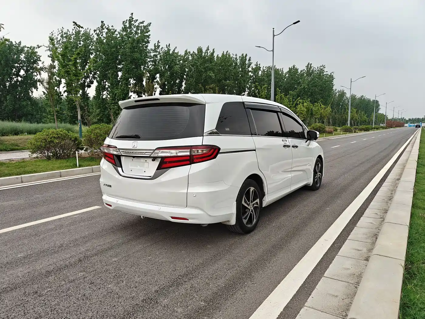 Honda Odyssey 2015 Facelift 2.4L Luxury Edition фото 6