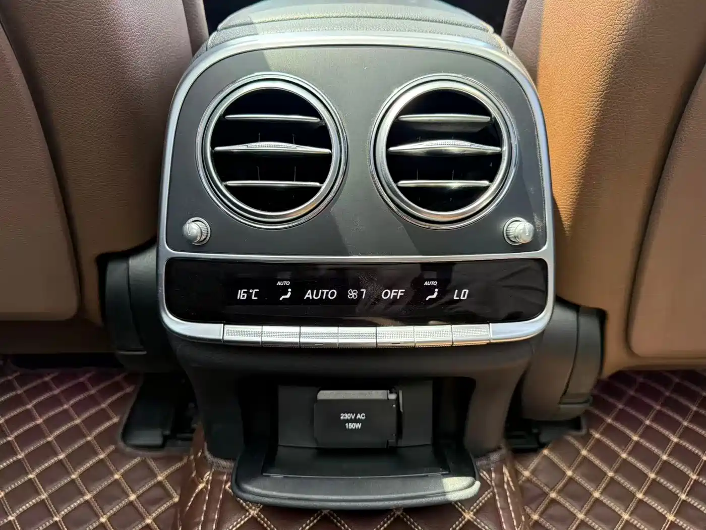 Фото 15 - Mercedes-Benz S-Class