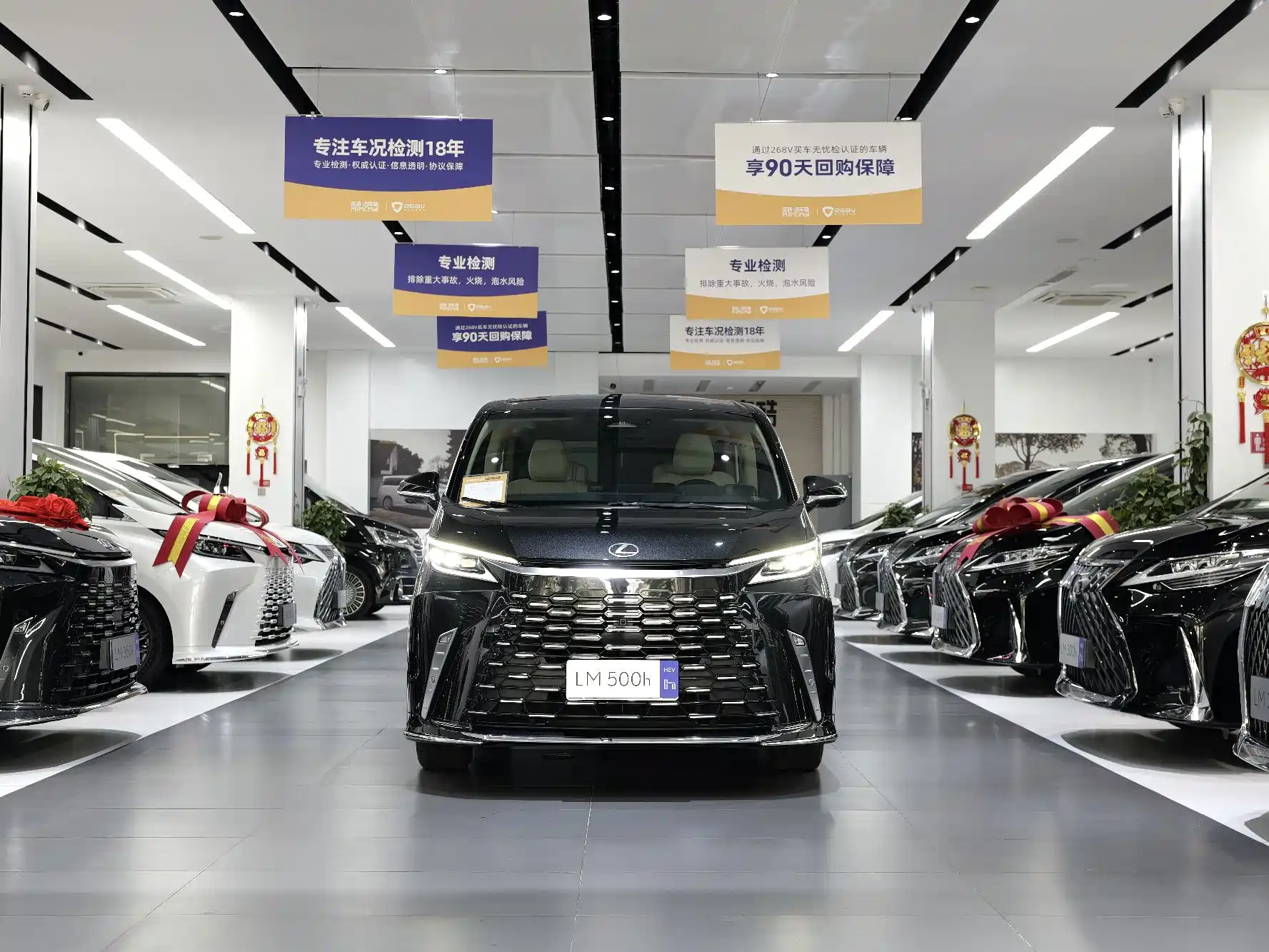 Фото 3 - Lexus LM