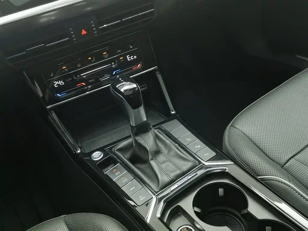 VOLKSWAGEN PASSAT NEW ENERGY