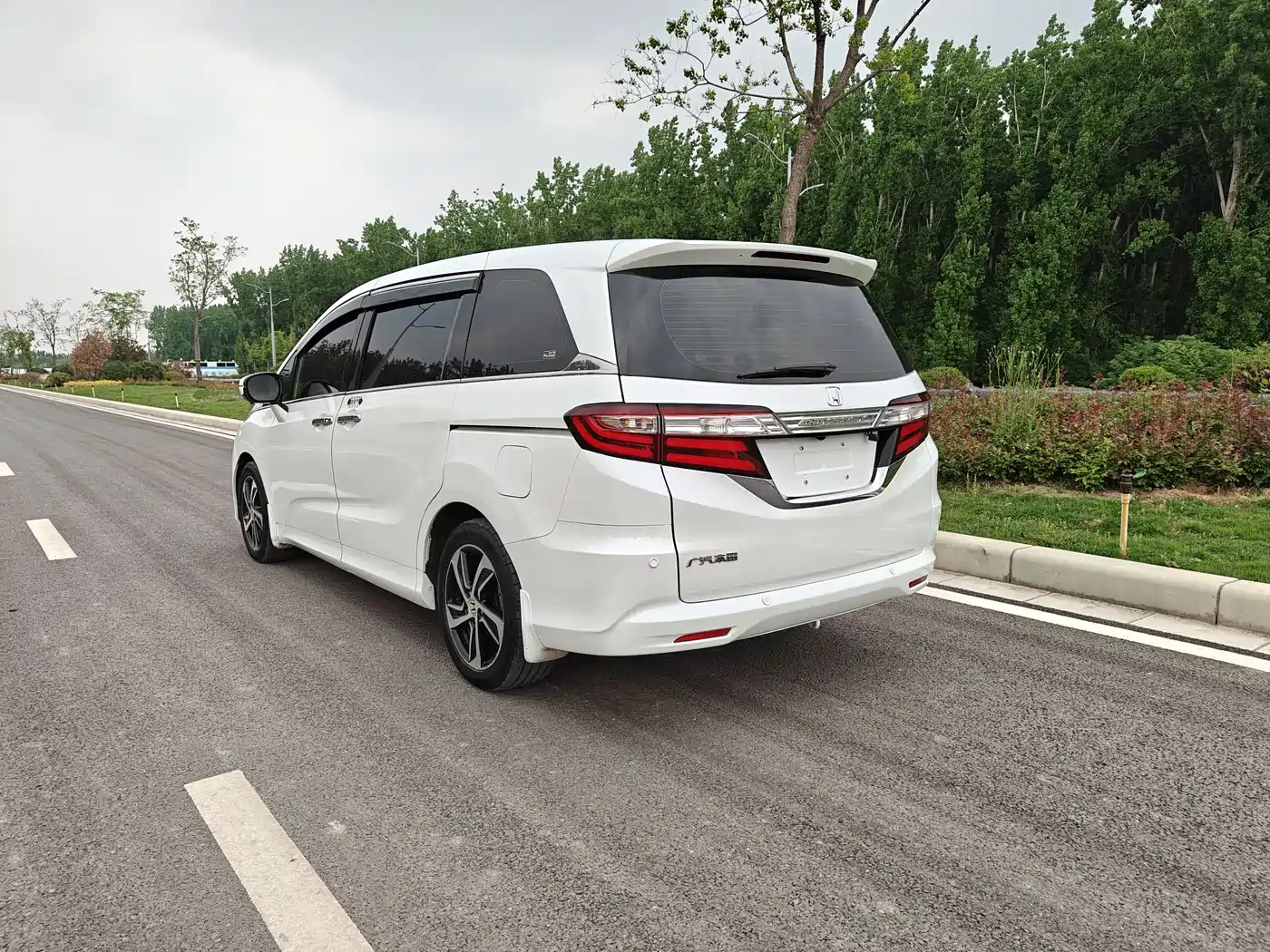 Honda Odyssey 2015 Facelift 2.4L Luxury Edition фото 5