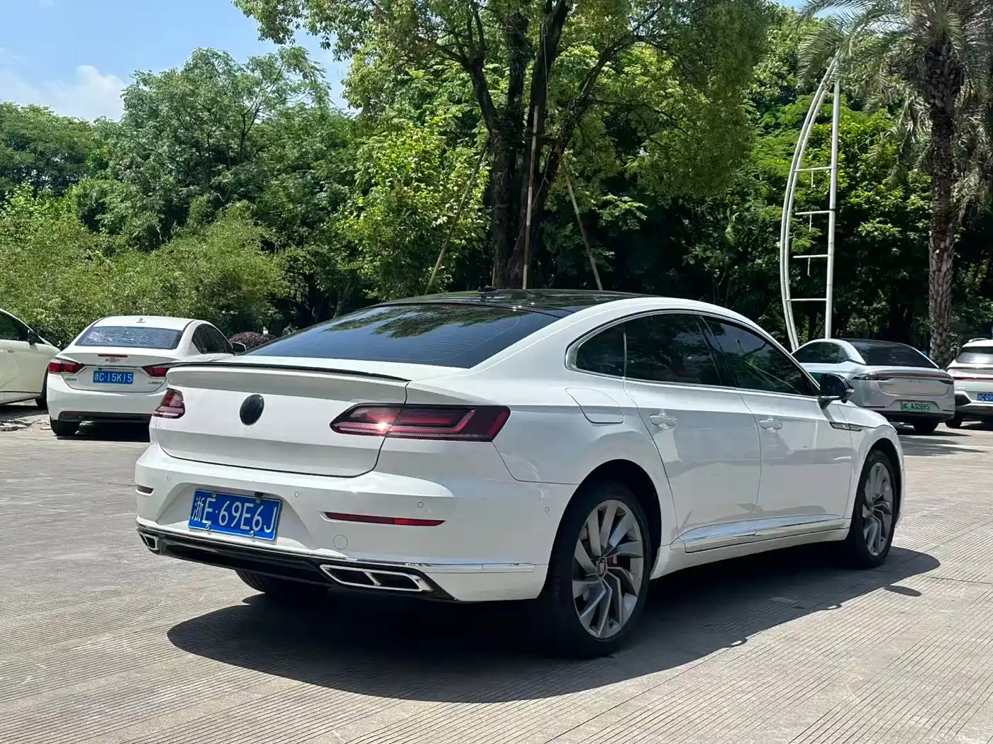 Volkswagen FAW-Volkswagen CC 2023 380TSI Eye-catching Edition фото 9