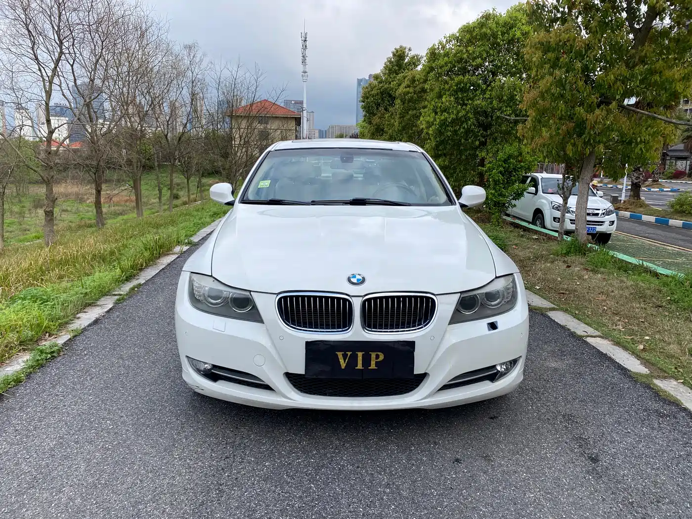 BMW 3 Series 2011 320i Luxury фото 2
