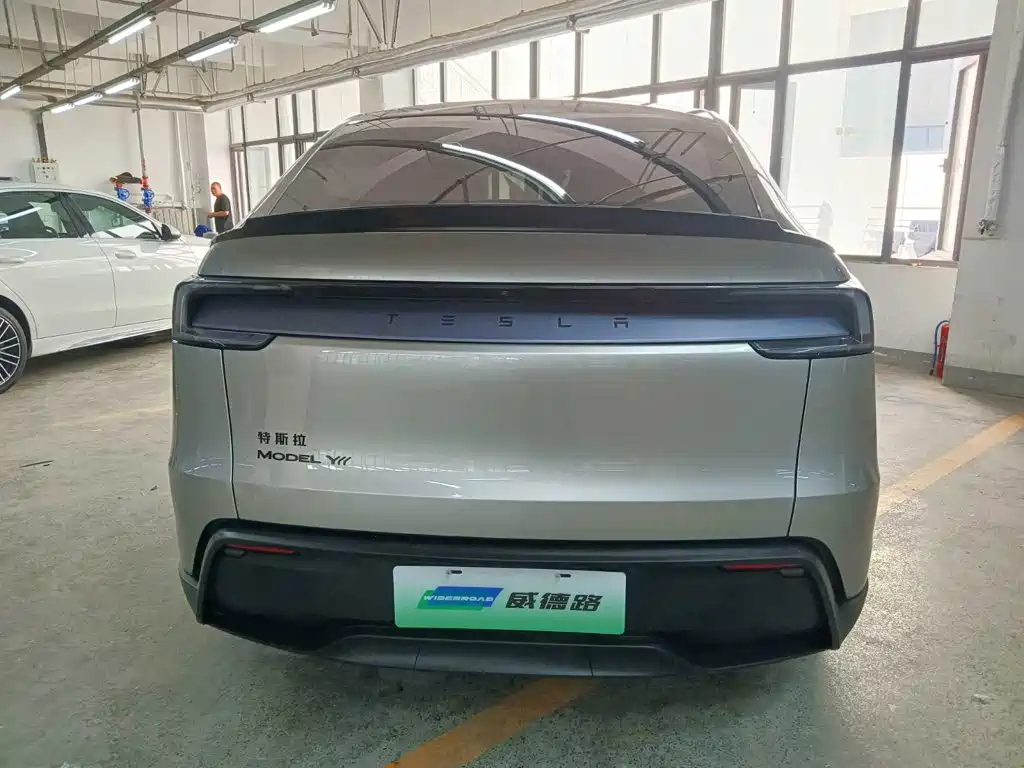 Tesla Model Y L 2025 2025 Facelift Long Range AWD