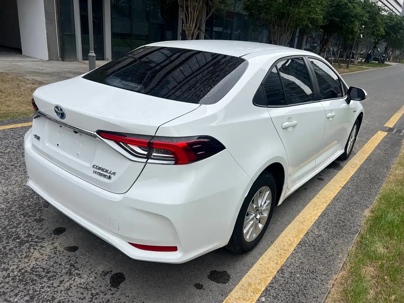 Toyota Corolla 2021 Hybrid 1.8L E-CVT Pioneer Edition фото 7