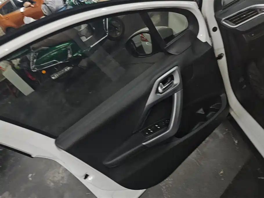 Peugeot 2008 2015 Cool Edition 1.6L Auto Jade фото 7