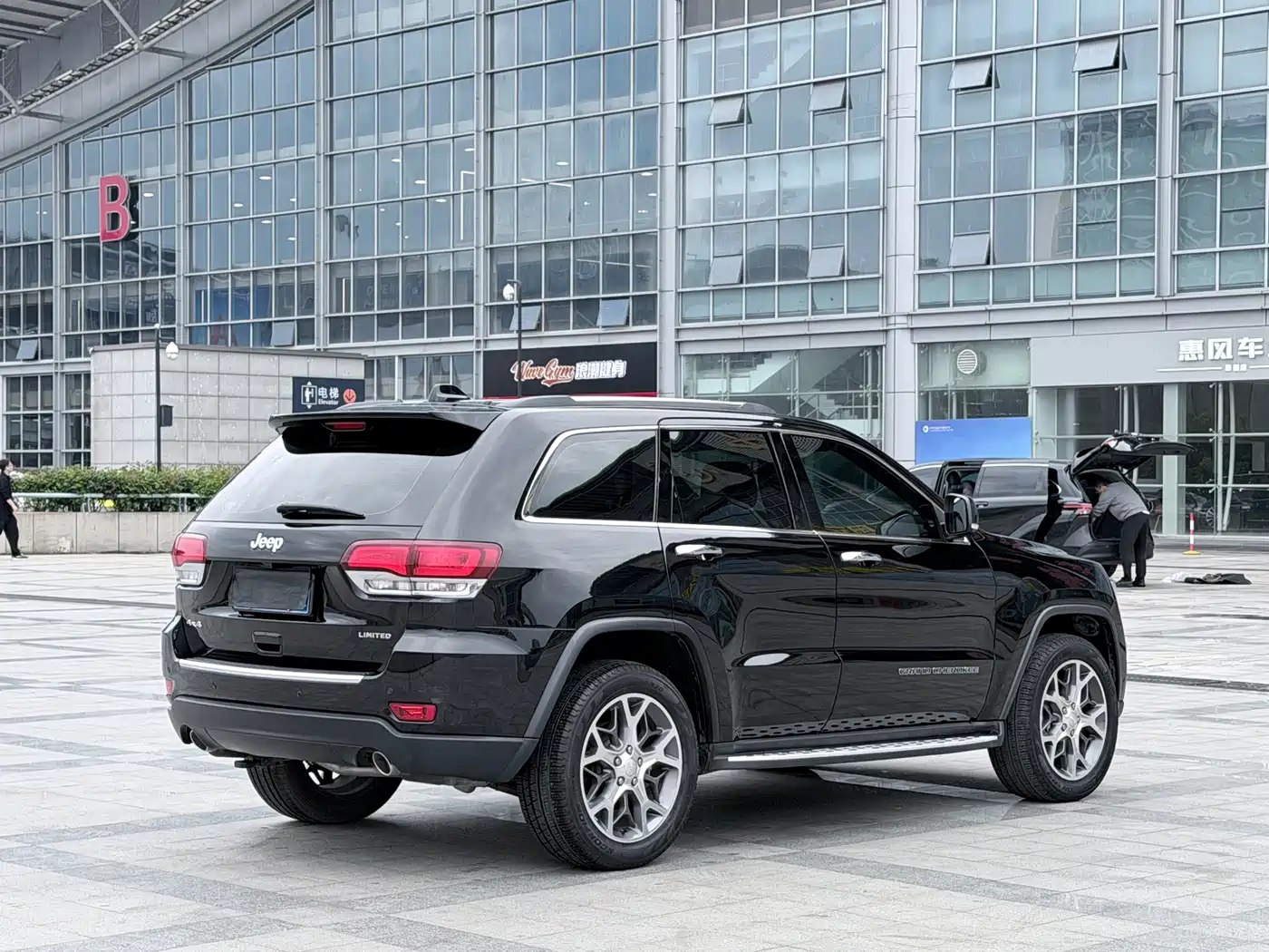 JEEP GRAND CHEROKEE
