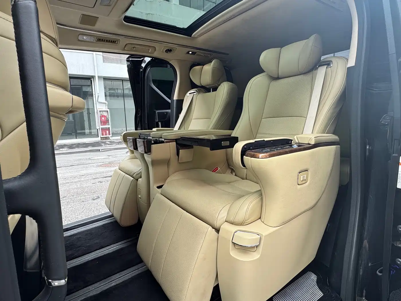 Toyota Alphard 2015 3.5L Premium Edition фото 10
