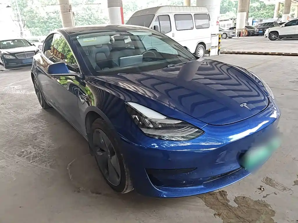 Фото 4 - Tesla Model 3