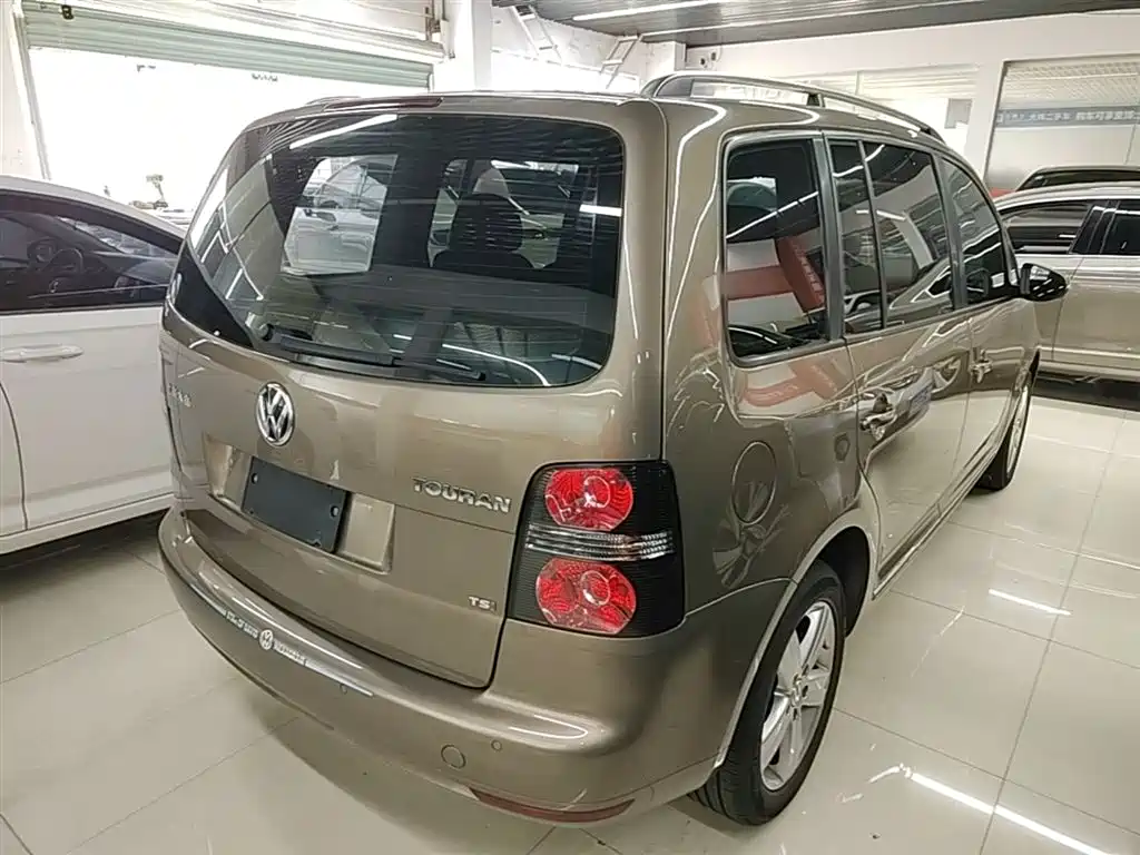 Volkswagen Touran 2015 1.4T DSG Comfort Edition 5-seater фото 7