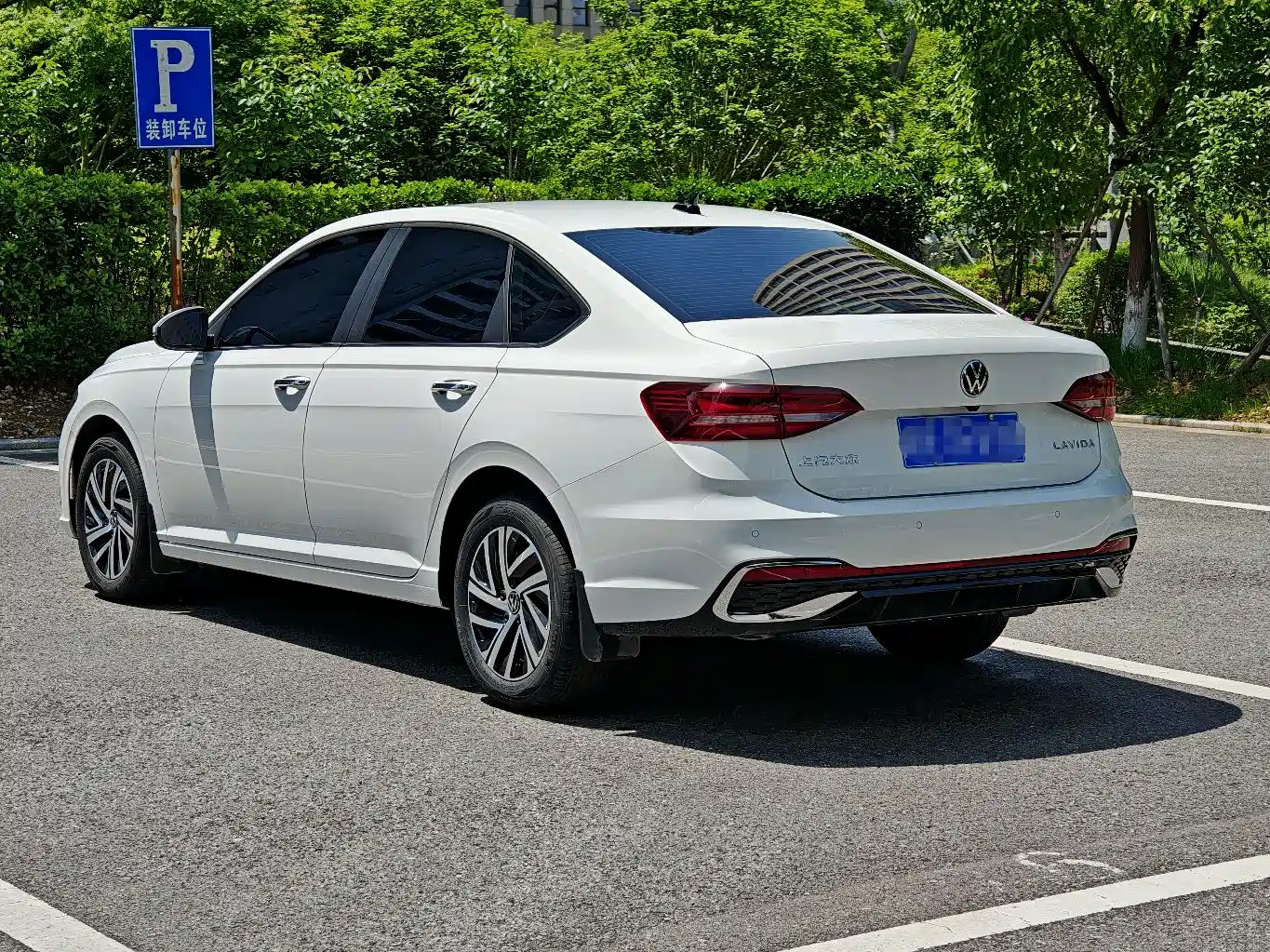 Volkswagen Lavida 2024 Model 1.5L Automatic Starlight 5 Million Edition фото 5