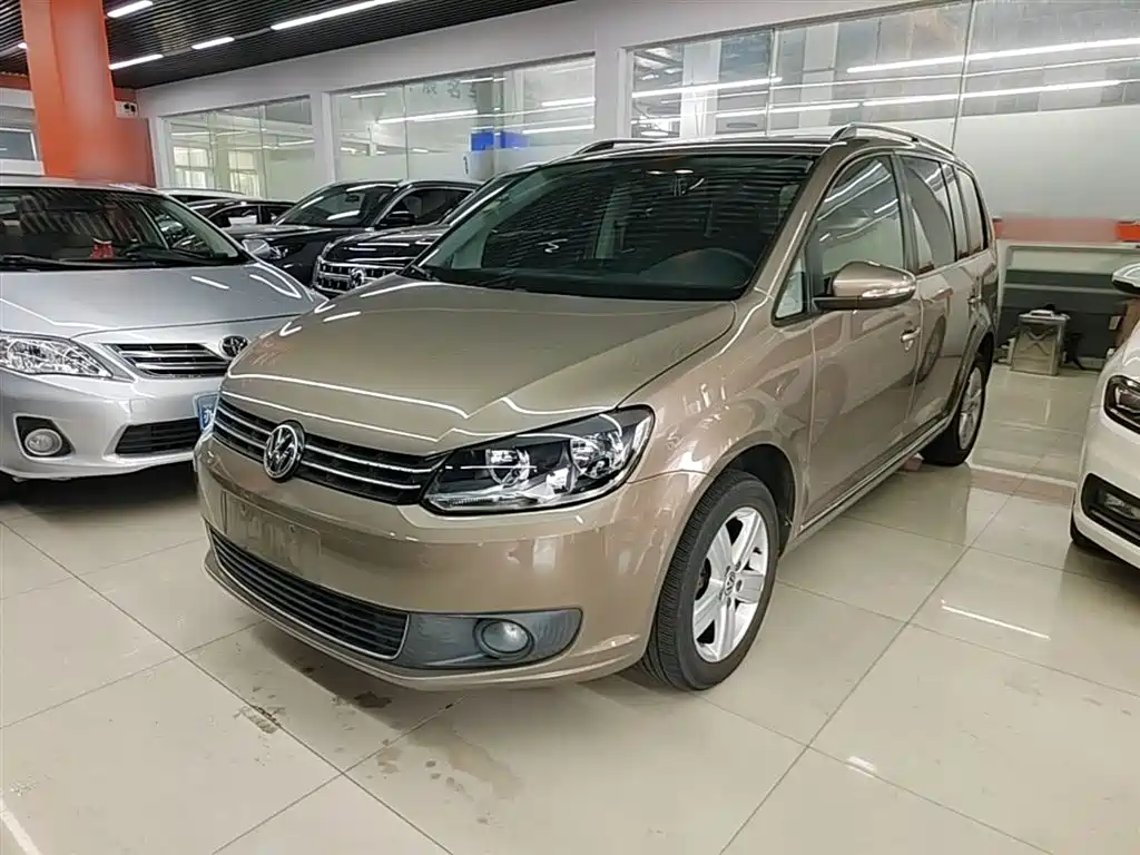 Volkswagen Touran 2015 1.4T DSG Comfort Edition 5-seater фото 2