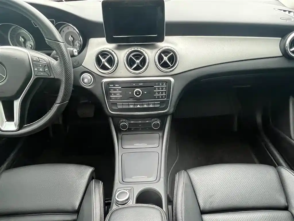 Mercedes-Benz GLA 2016 GLA 200 Dynamic фото 14