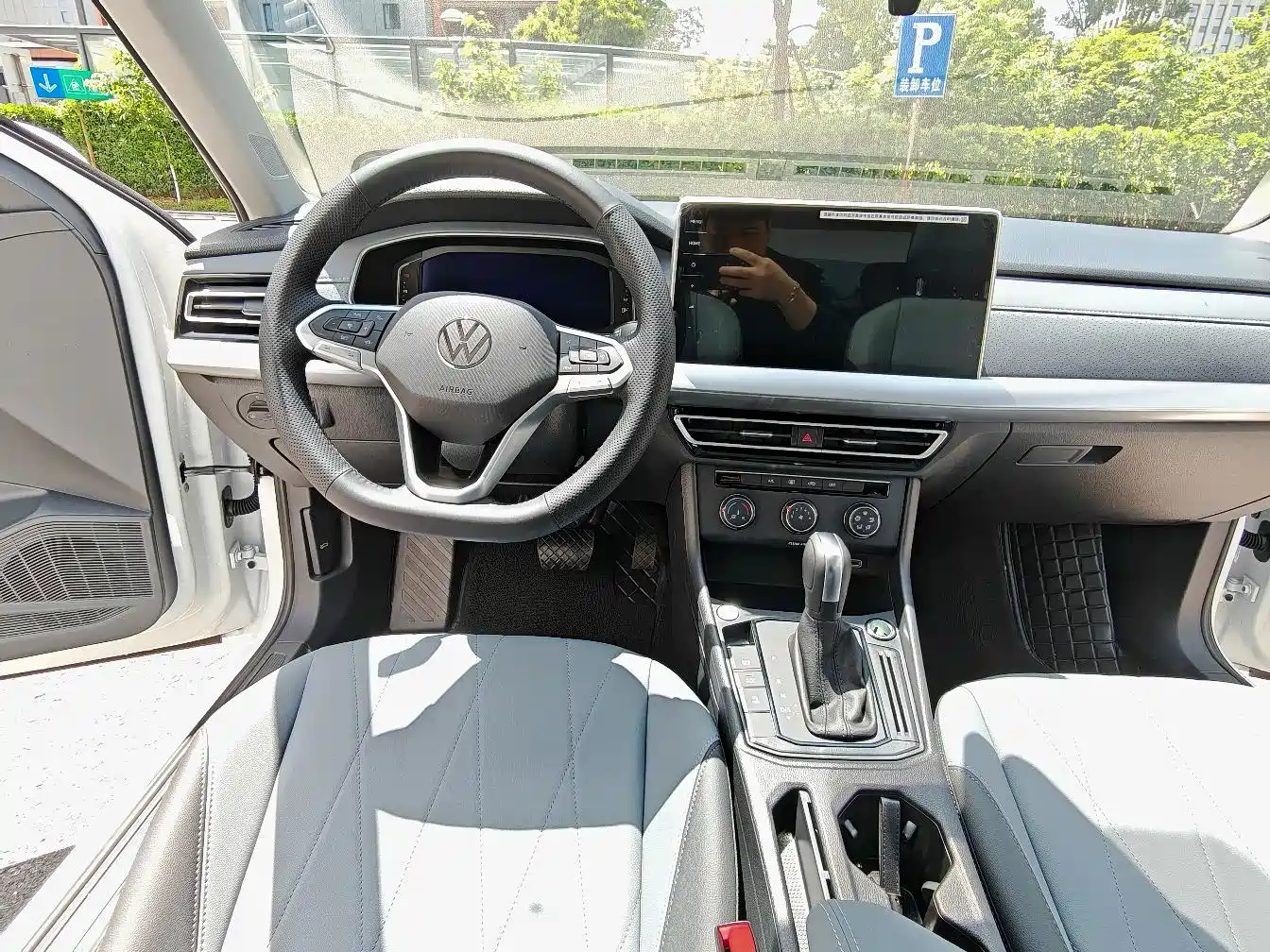 Volkswagen Lavida 2024 Model 1.5L Automatic Starlight 5 Million Edition фото 8