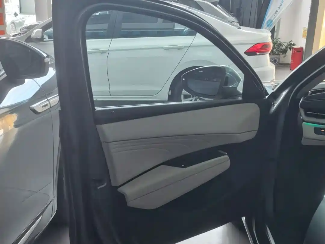 Volkswagen Sagitar 2025 300TSI DSG High-end Model фото 8