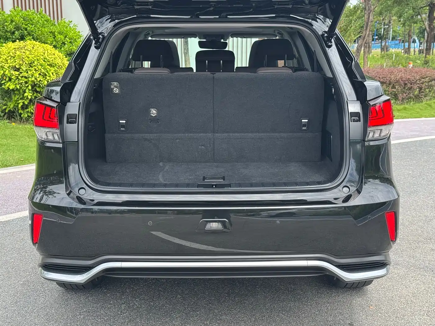 Photo 17 - Lexus RX