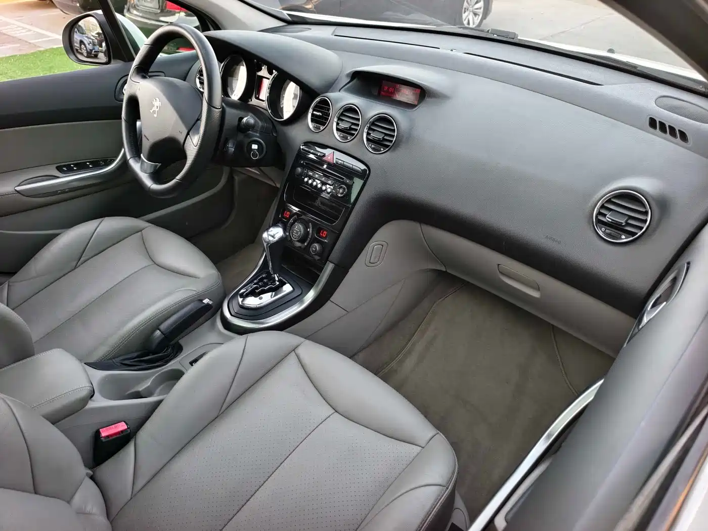 Peugeot 308 (Import) 2012 1.6T SW Luxury фото 16