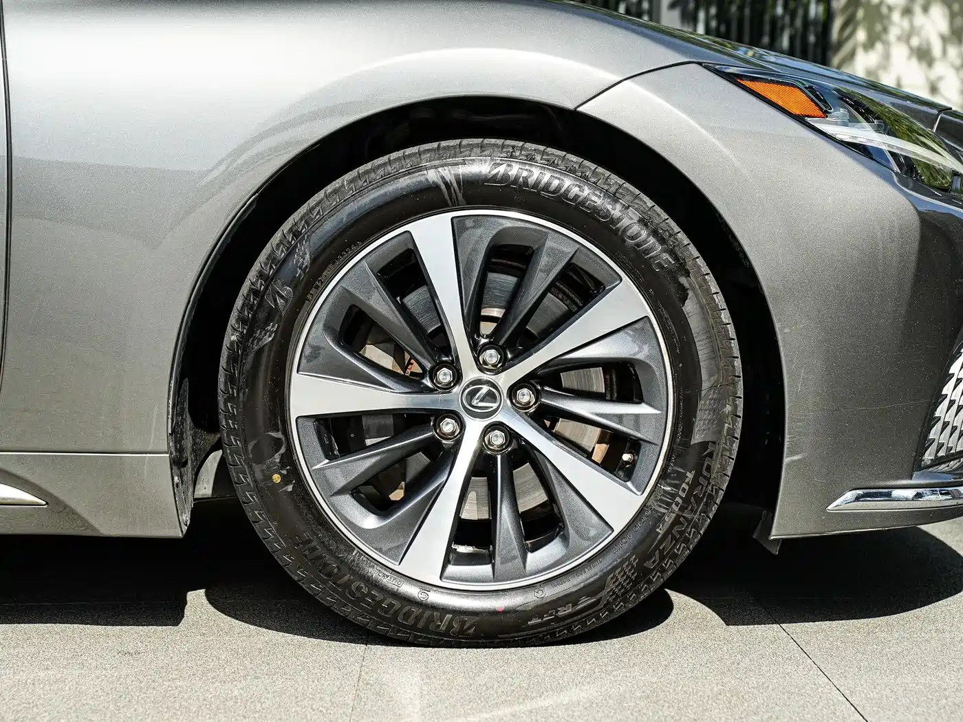 Lexus LS 2021 500h Excellence Edition фото 6