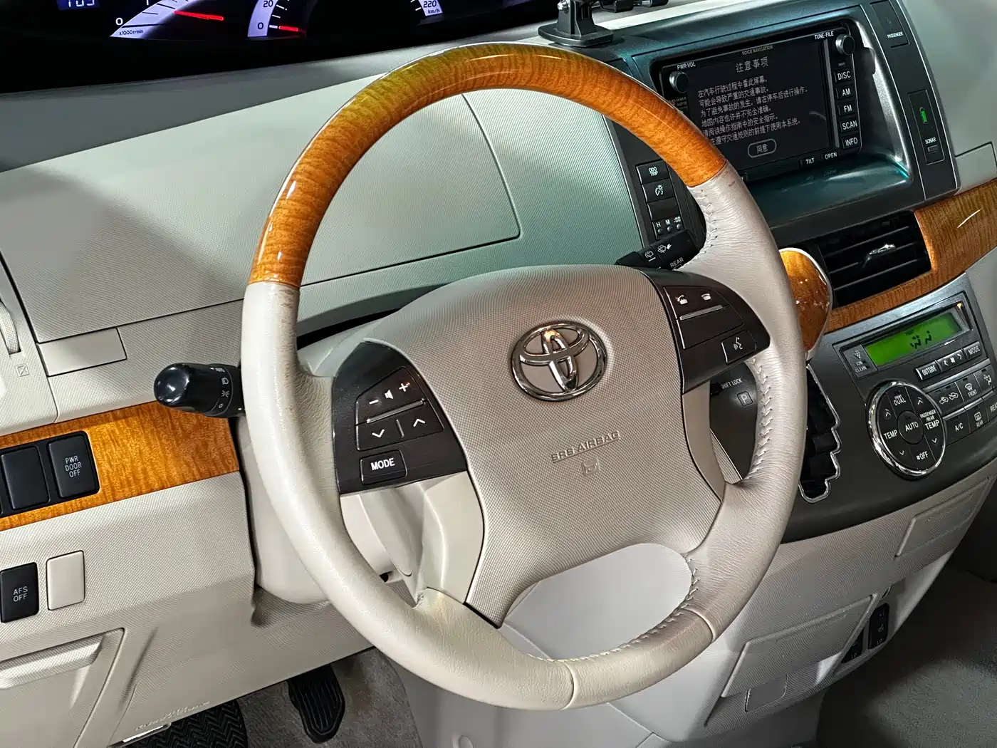 Toyota Previa 2012 3.5L 7-Seater Luxury Model фото 6
