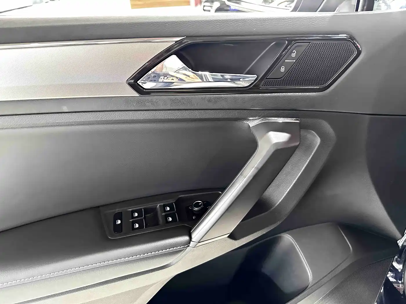 Volkswagen Tiguan L 2020 330TSI Auto 2WD Panorama Comfort China VI фото 6