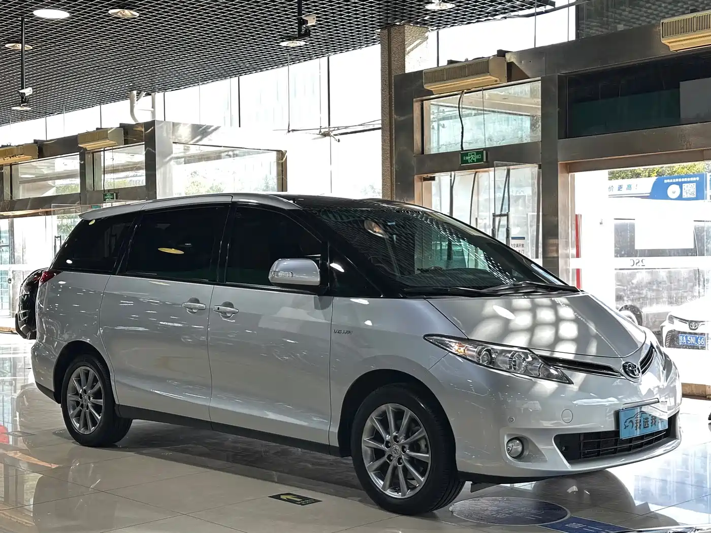 Toyota Previa 2012 3.5L 7-Seater Luxury Model фото 3