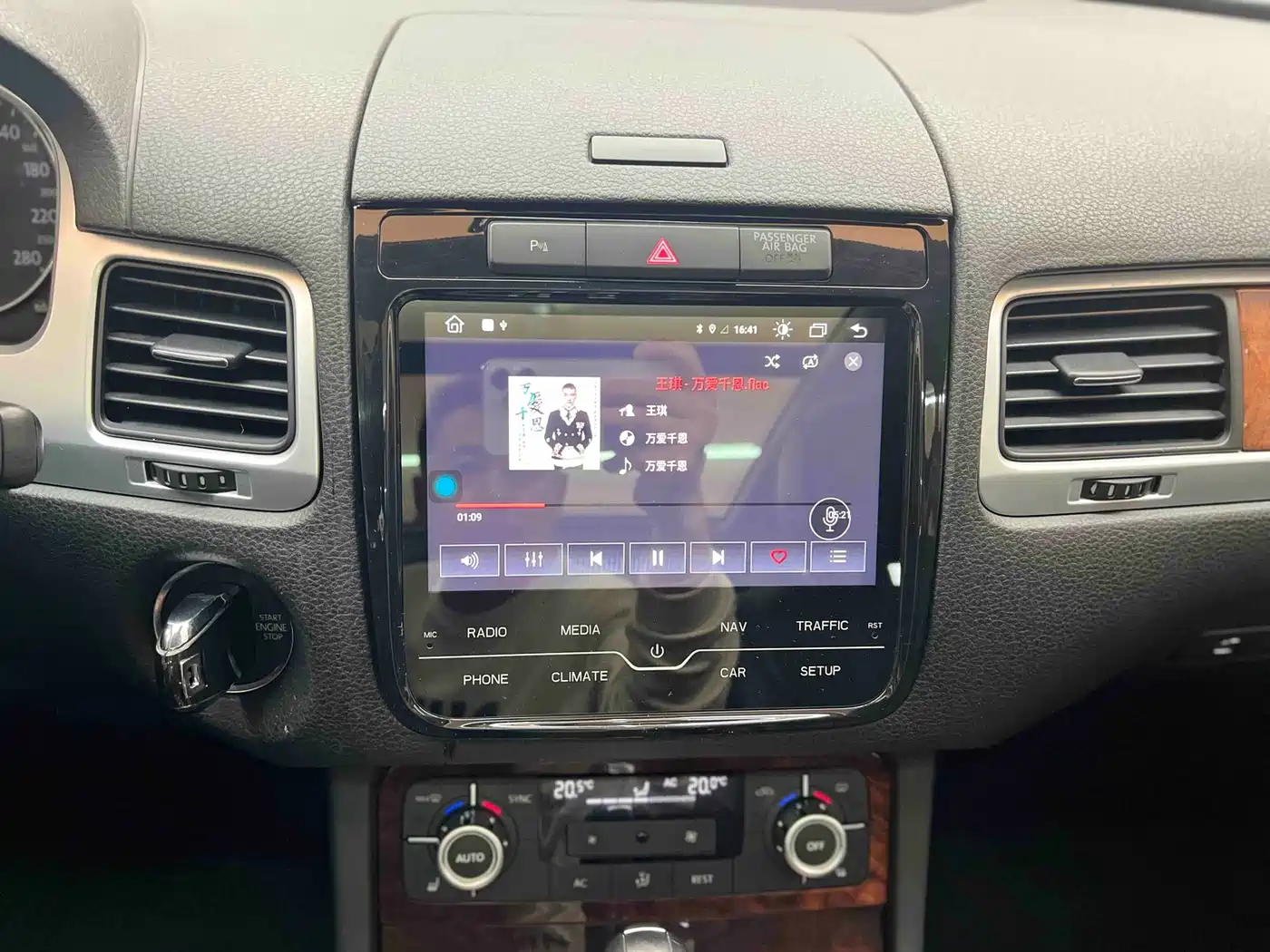 Volkswagen Touareg 2011 3.0TSI Comfort фото 9