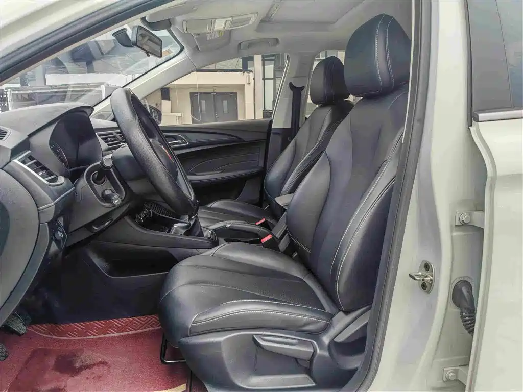 Фото 6 - Roewe i5