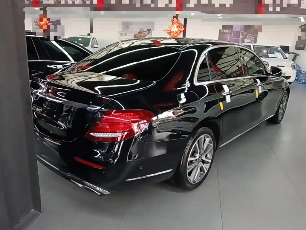 Фото 7 - Mercedes-Benz E-Class