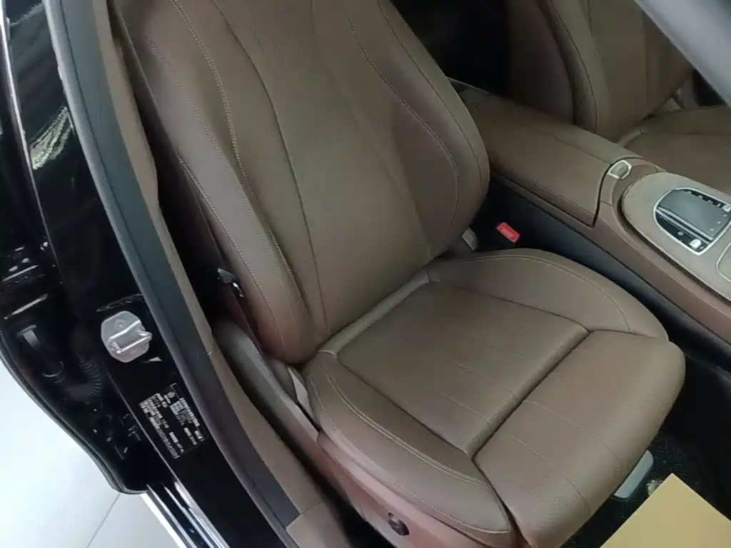 Фото 25 - Mercedes-Benz E-Class