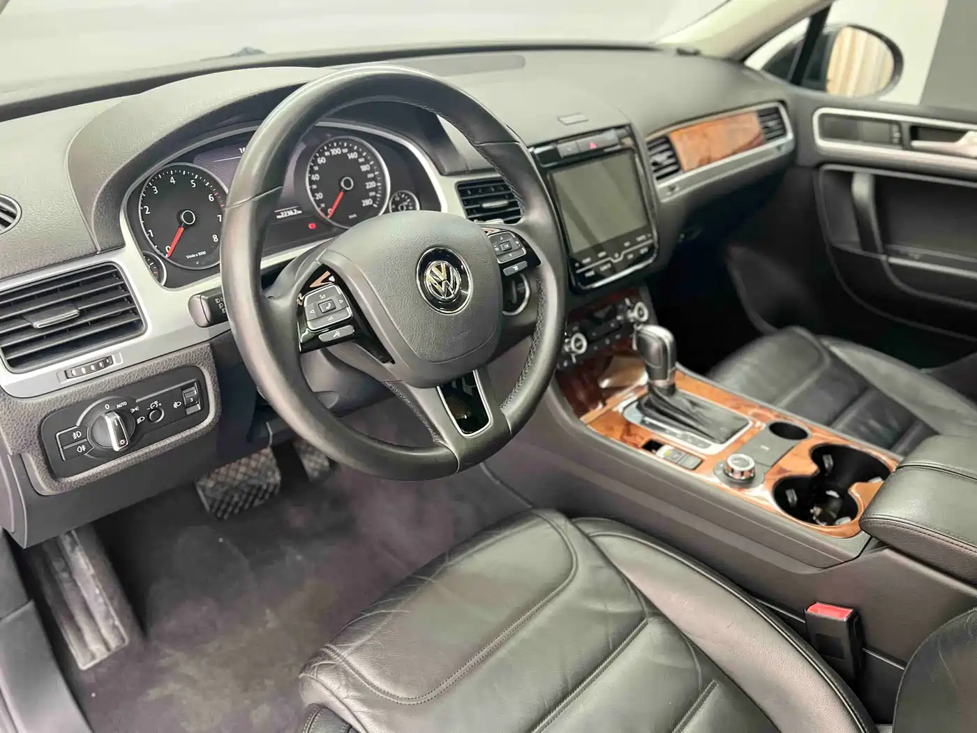 Volkswagen Touareg 2011 3.0TSI Comfort фото 6