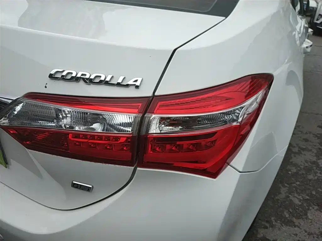 Toyota Corolla 2014 1.6L CVT GL-i Leather Edition фото 8