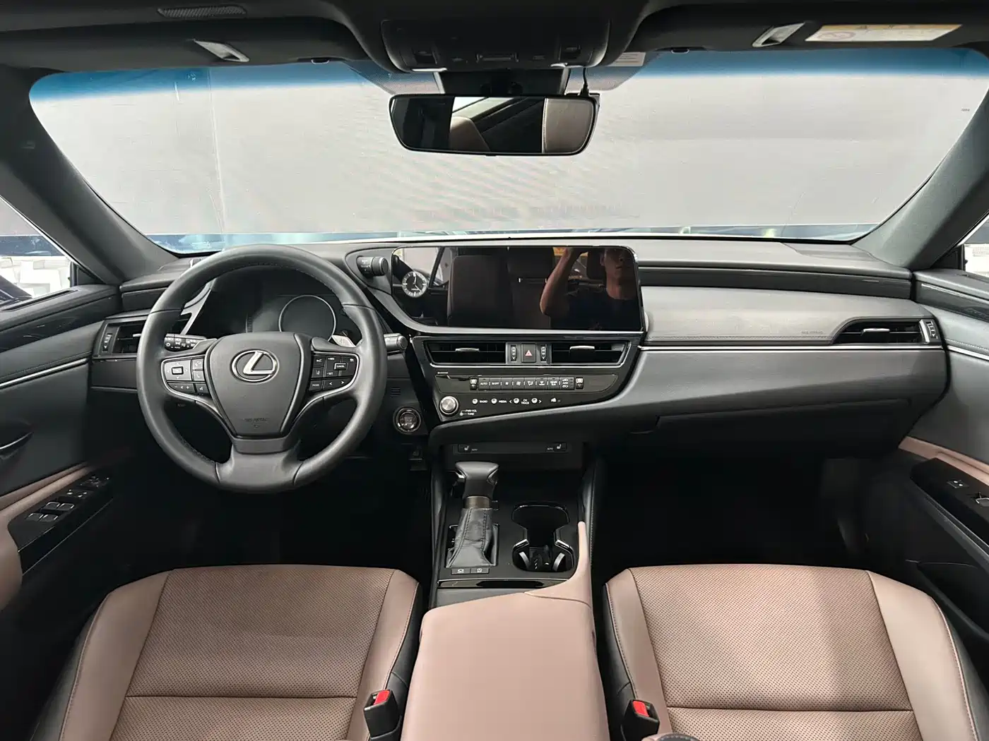 Lexus ES 2022 200 Excellence Edition фото 9