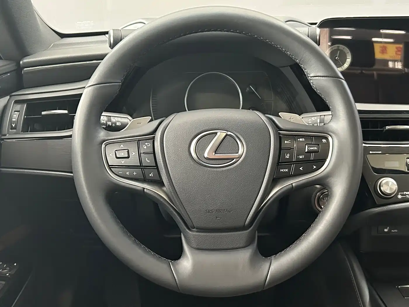 Lexus ES 2022 200 Excellence Edition фото 14