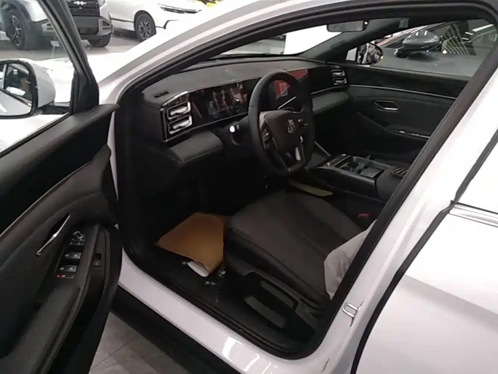 BYD Qin L 2026 DM-i 128KM Progressive фото 15