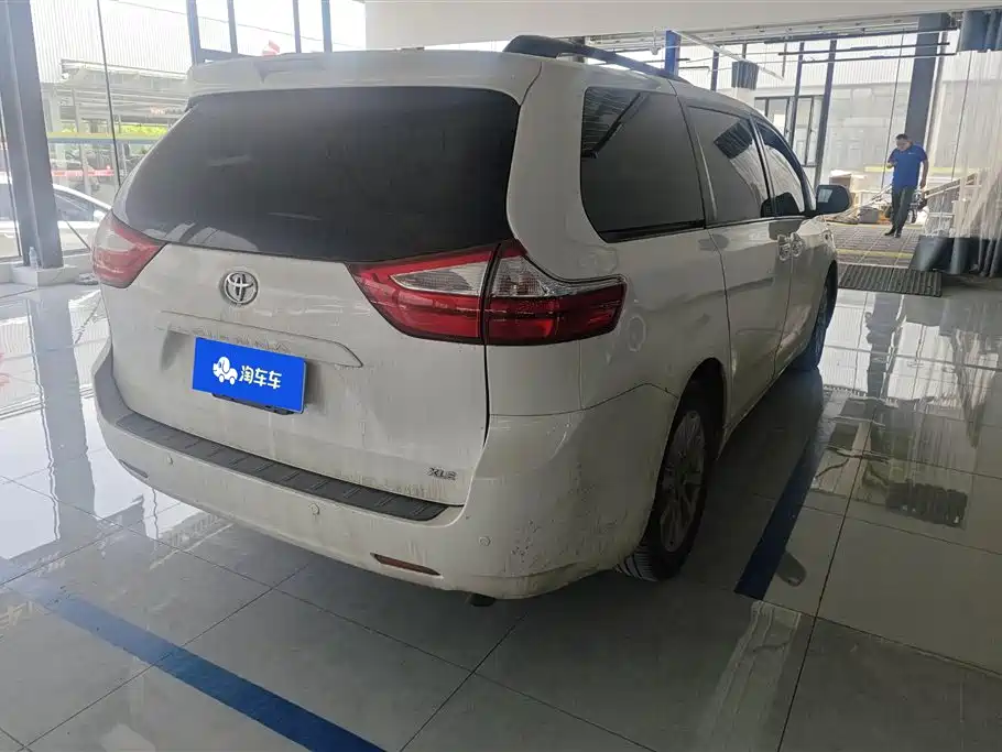 Toyota Sienna 2005 Model 3.3 XLE фото 3