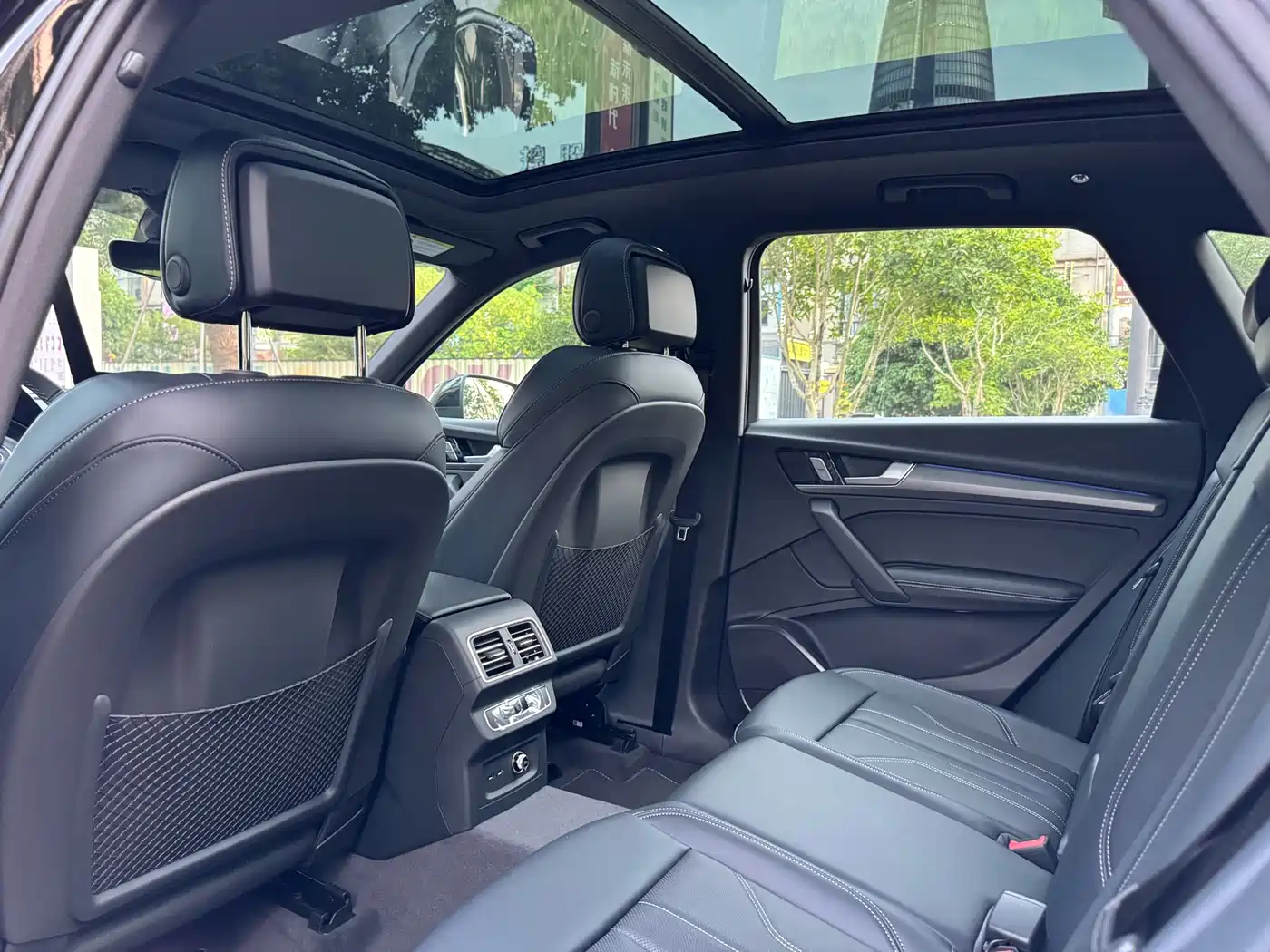 Audi Q5L 2024 Model 40 TFSI Luxury Dynamic фото 6