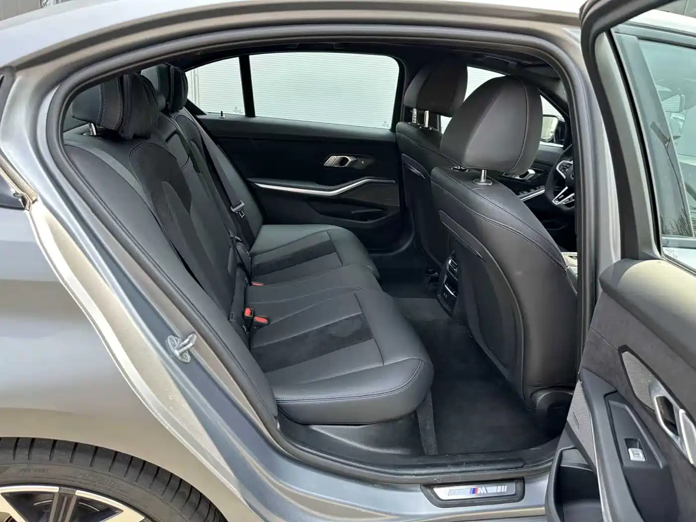 BMW 3 Series 2025 330Li 50th Anniversary Limited Edition фото 6
