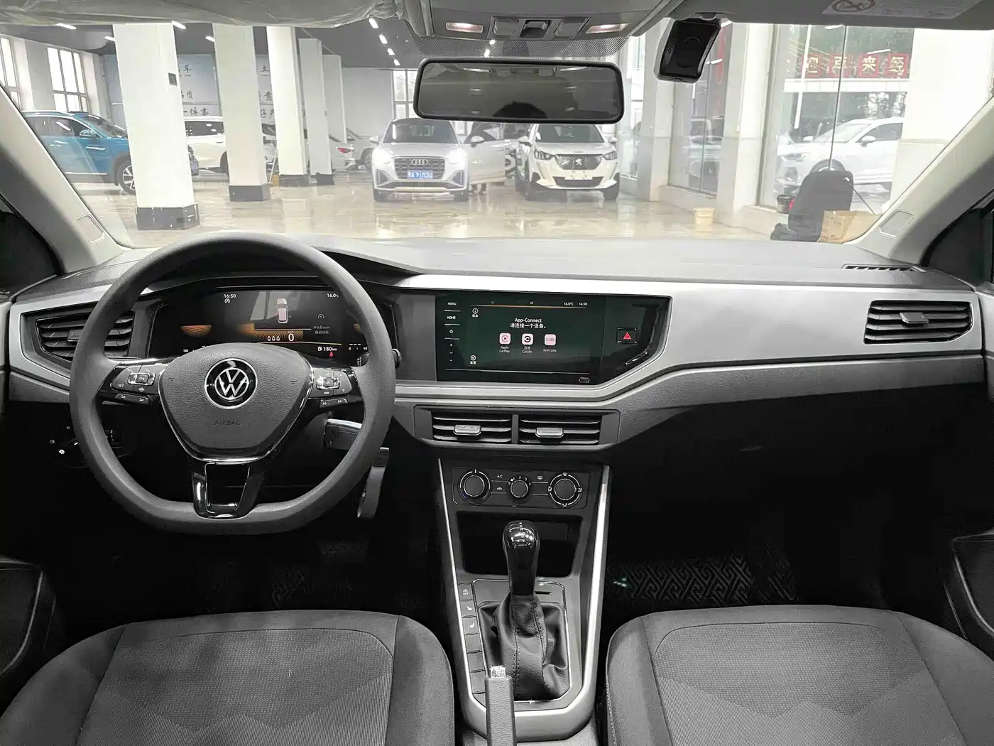 VOLKSWAGEN POLO